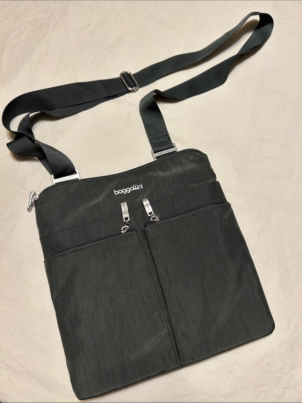 Baggallini Black Men's Crossbody Messenger Bag